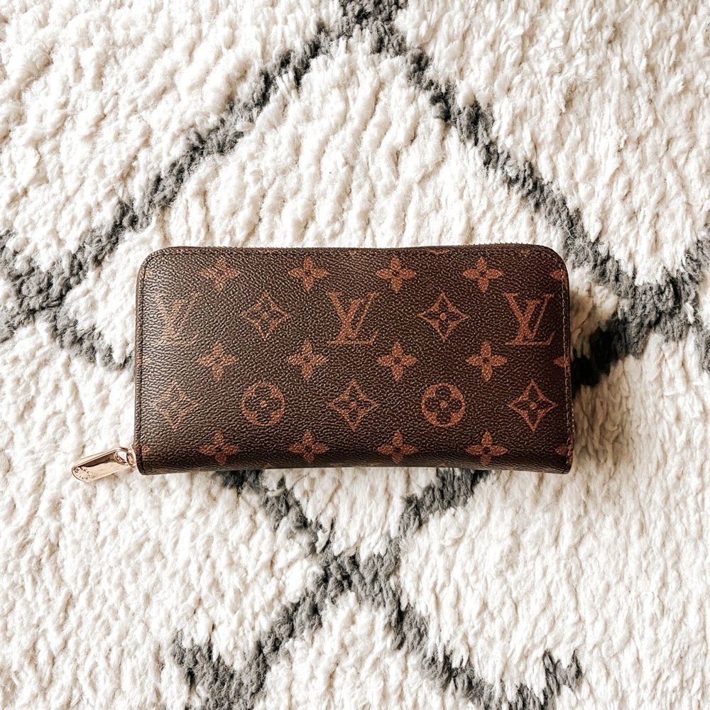 Louis Vuitton Monogram Zippy Wallet (M41894)